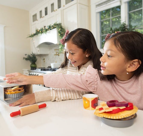 Melissa & Doug Our Favorite Play Food Toys for Kids blog post children playing at Christmas