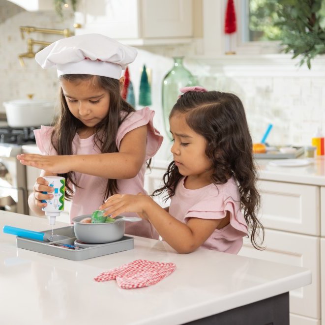 Melissa & Doug Thanksgiving Screen-Free Play: 10 Toys to Be Grateful For blog post children playing at Christmas