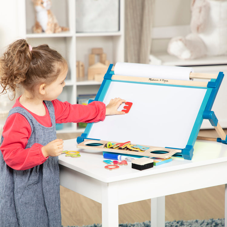  Melissa & Doug Deluxe Magnetic Standing Art Easel With  Chalkboard, Dry-Erase Board, and 39 Letter and Number Magnets,Multi :  Melissa & Doug: Toys & Games