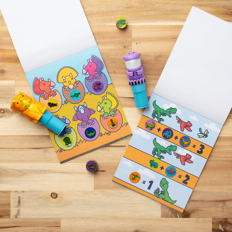 Bloc d'activités de 24 pages et estampeuse à autocollants Sticker WOW!™ de Melissa & Doug, 300 autocollants, art et bricolage, jouet à manipuler, personnage à collectionner - Chat - Certifiés FSC Bloc d'activités de 24 pages et estampeuse à autocollants Sticker WOW!™ de Melissa & Doug, 300 autocollants, art et bricolage, jouet à manipuler, personnage à collectionner - Chat - Certifiés FSC