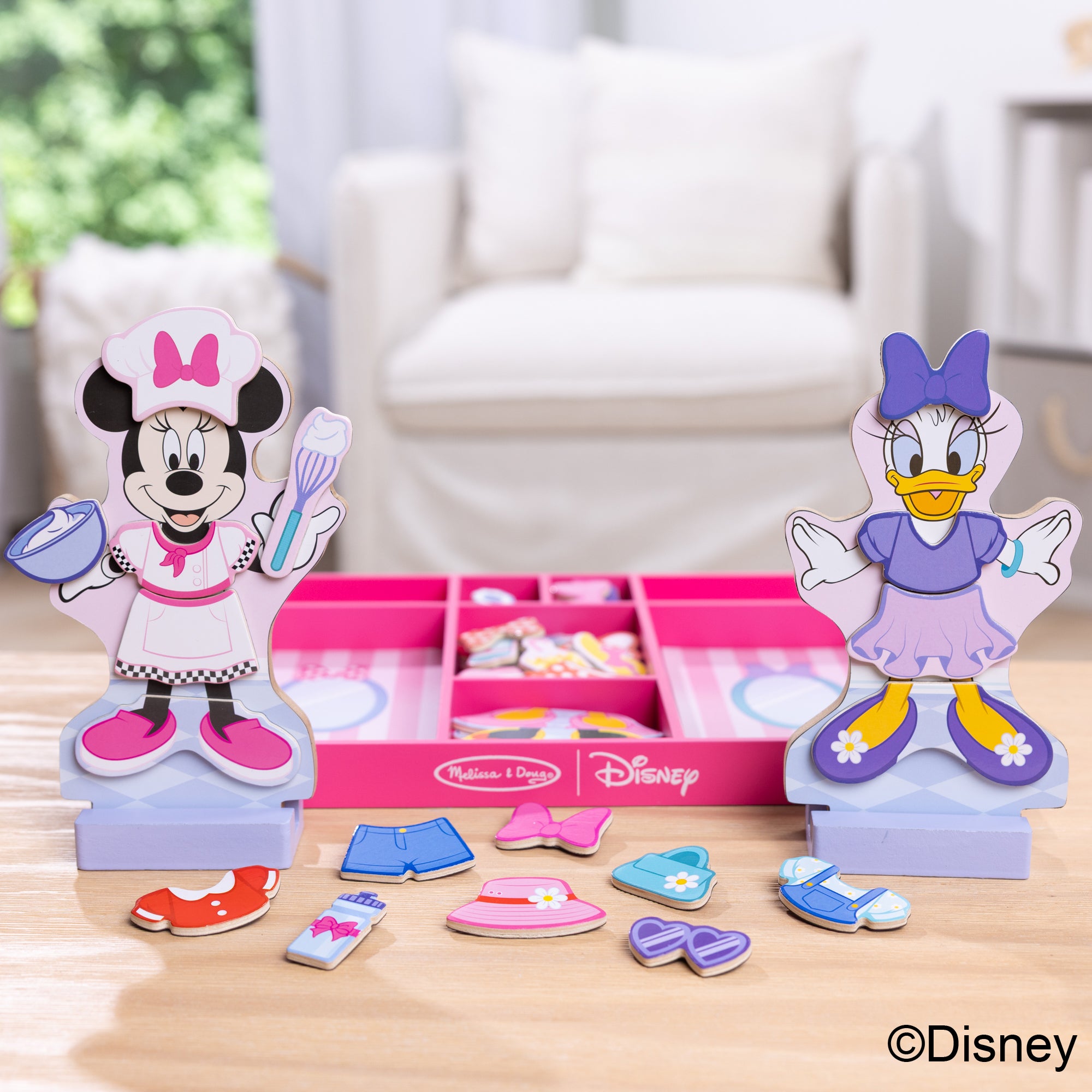 Disney Minnie & Daisy Deluxe Wooden Magnetic Dress-Up