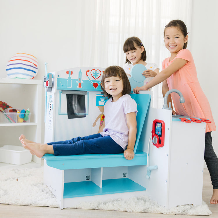 Deluxe Doctor's Office Play Set