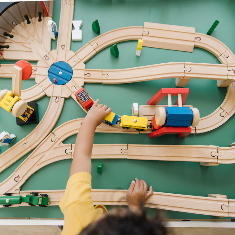 Wooden Railway Set | Melissa & Doug