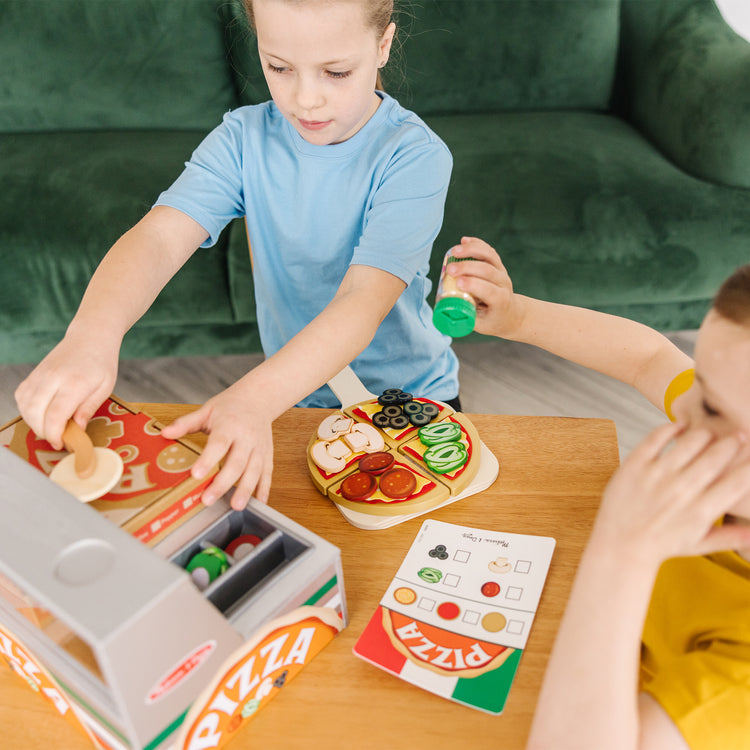 Melissa & Doug - Top & Bake Pizza Counter