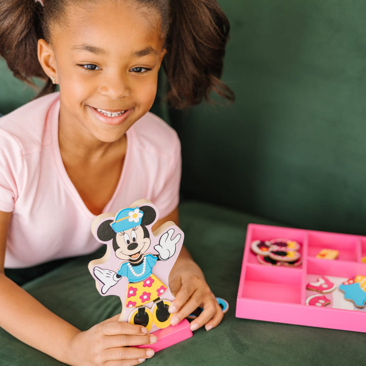 Melissa & Doug Disney Minnie Mouse Magnetic Dress-Up Wooden Doll Pretend Play Set (40 pcs)
