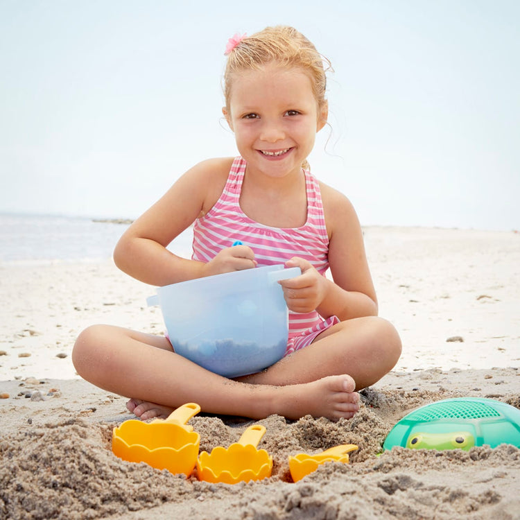 A kid playing with the Seaside Sidekicks Sand Baking Set
